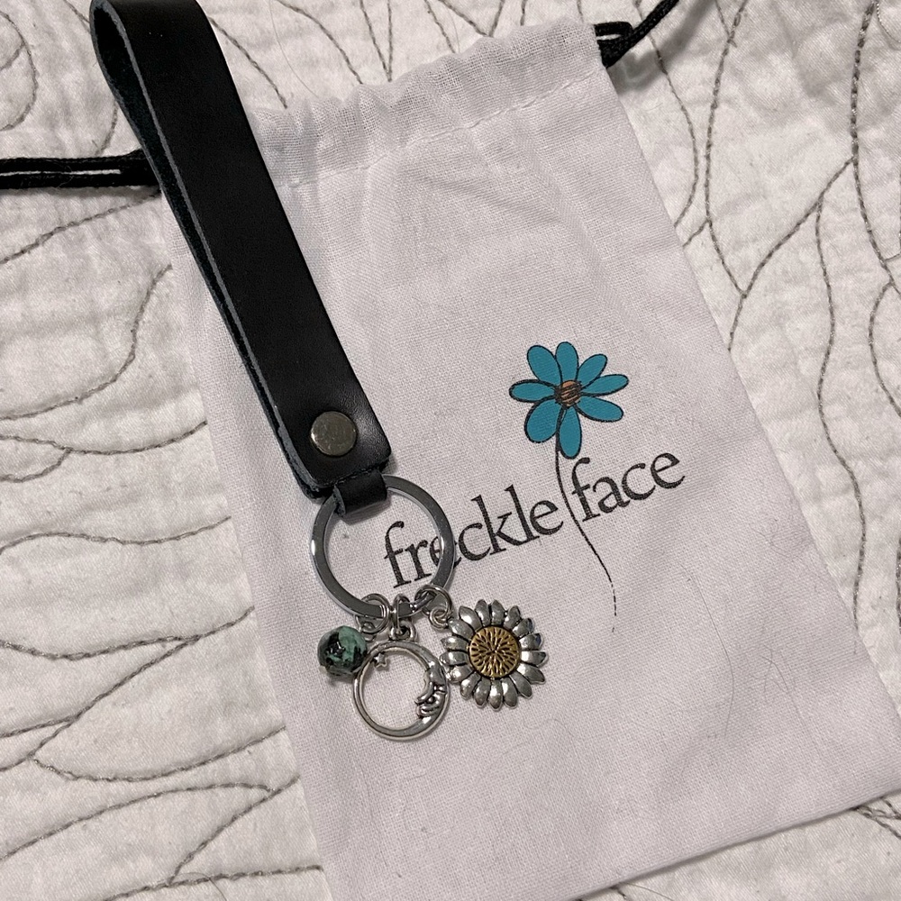 2/$30 🆕 Genuine Leather Keychain with Sunflower Moon and Turquoise Bead Charms 🌻